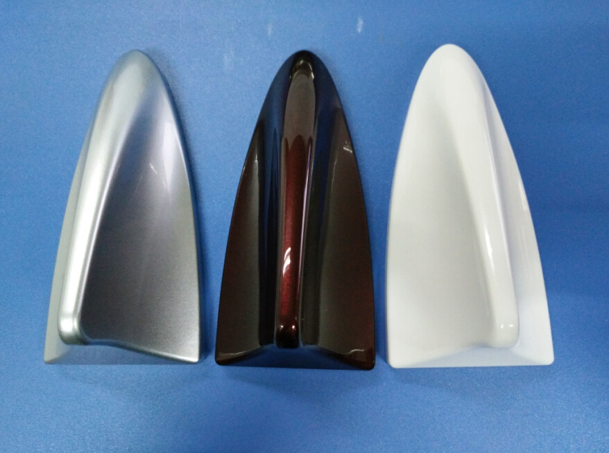 Roof antenna cover
