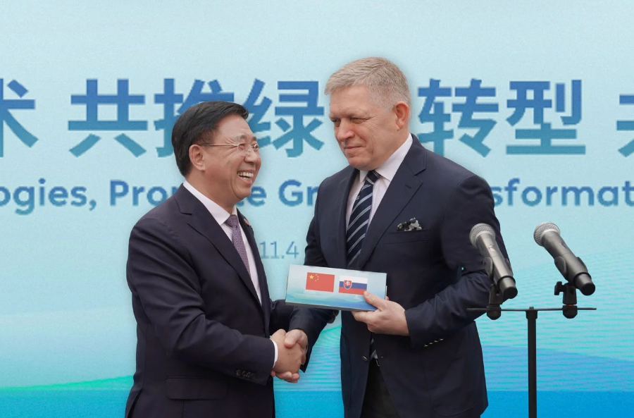 斯洛伐克总理菲佐到访国轩高科
