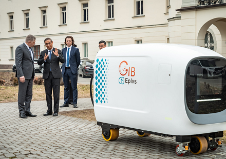 國軒移動充電車亮相斯洛伐克獲菲佐總理力挺