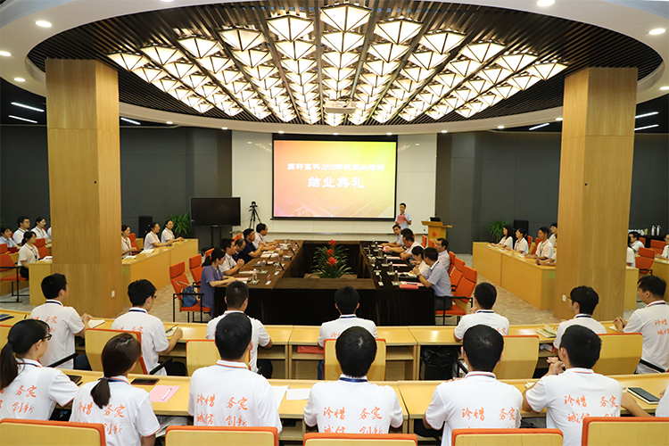 15995472556016907a3l.jpg 校招生結業11.jpg